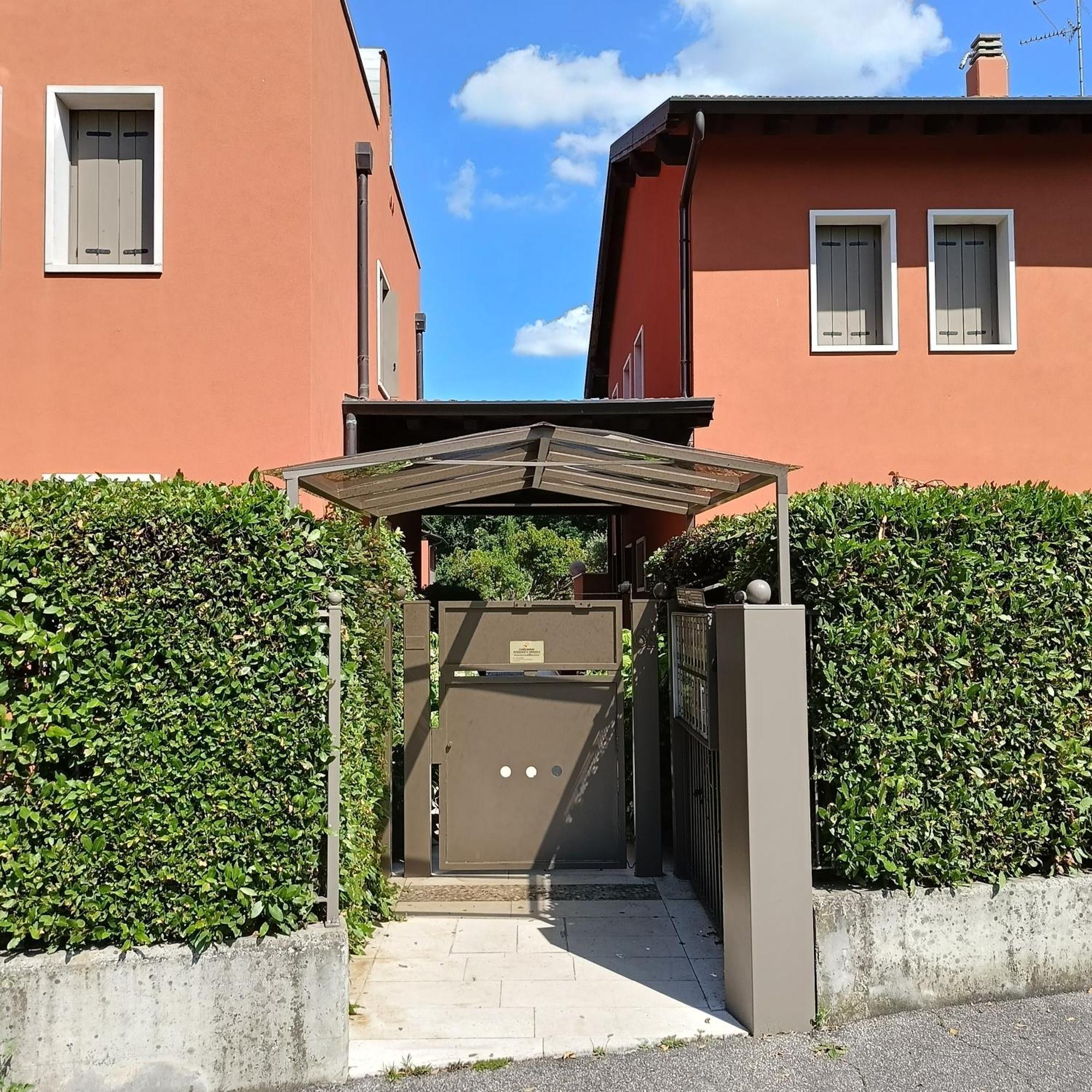 Home La Rosa Del Garda Пескьера-дель-Гарда Экстерьер фото